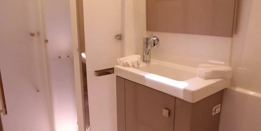 Fountaine Pajot Astrea 42