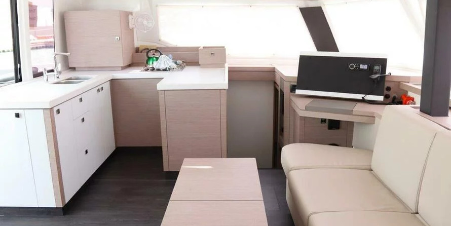 Fountaine Pajot Astrea 42