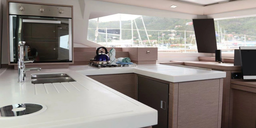 Fountaine Pajot Astrea 42
