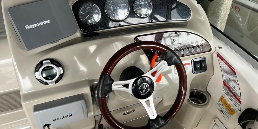 Sea Ray 240 Sundancer