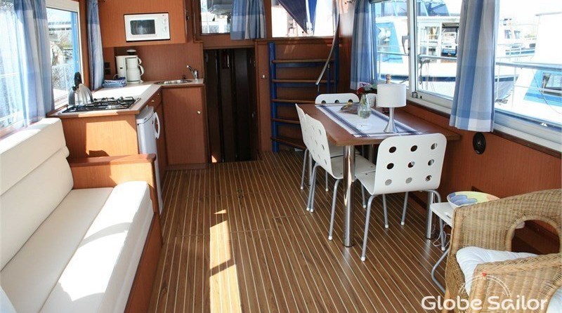 Safari Houseboat 1200