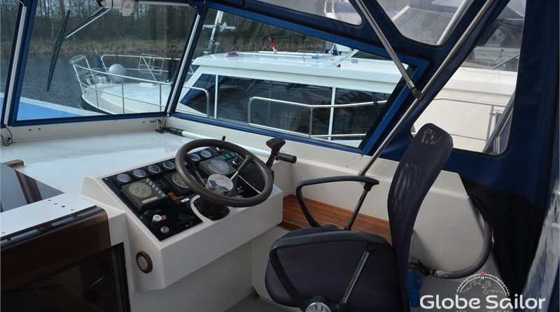 Safari Houseboat 1200