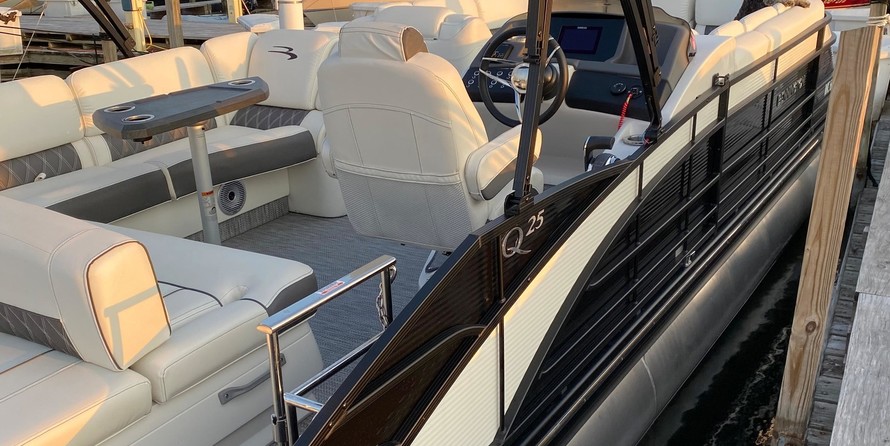 Bennington 25 QSB