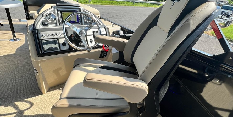 Berkshire 25E STS - Tritoon In Stock