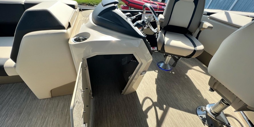 Berkshire 25E STS - Tritoon In Stock