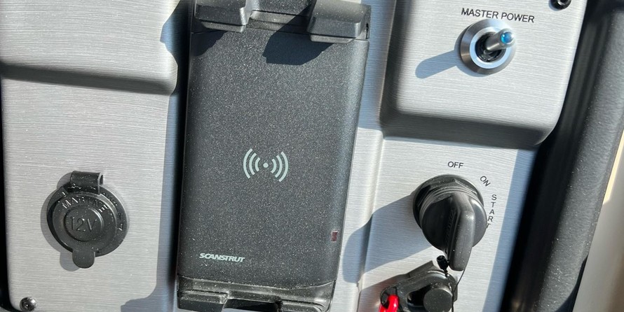 Berkshire 25E STS - Tritoon In Stock