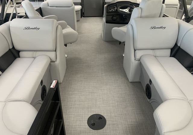 Premier Pontoons Navigator 220