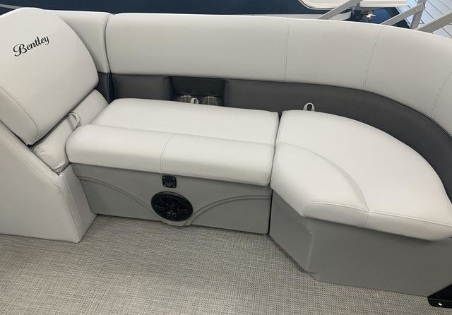 Premier Pontoons Navigator 220