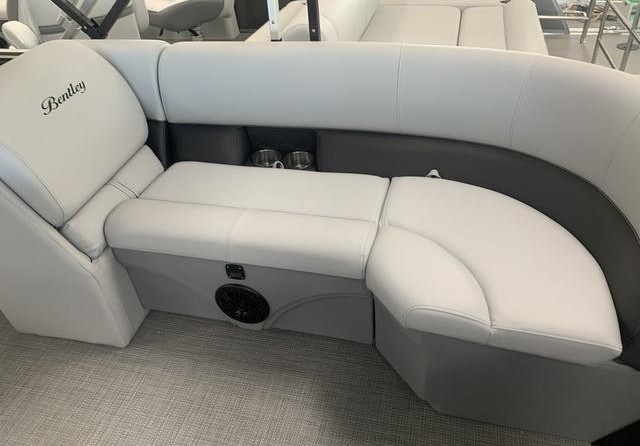 Premier Pontoons Navigator 220