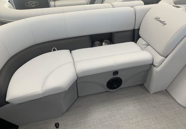 Premier Pontoons Navigator 220