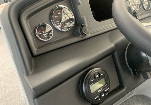 Premier Pontoons Navigator 220