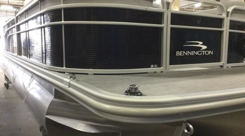 Bennington 24 sbrx