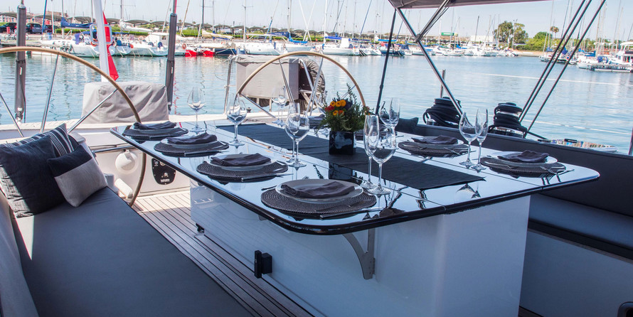 100 ft Length Luxury Yacht