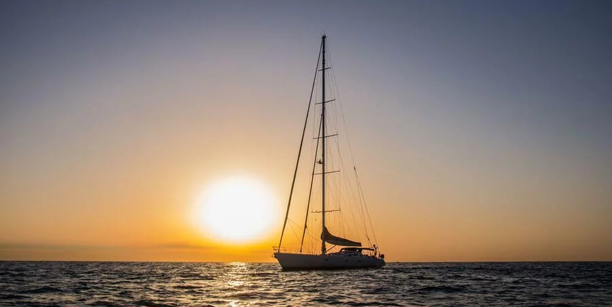 100 ft Length Luxury Yacht