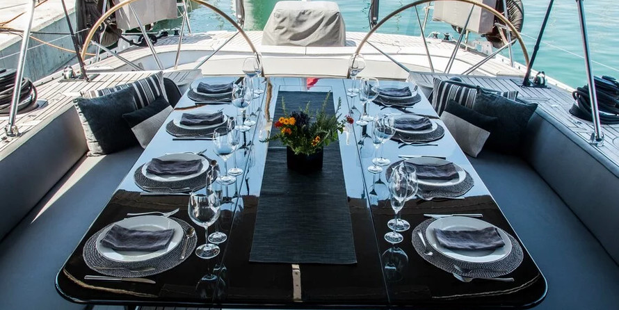 100 ft Length Luxury Yacht