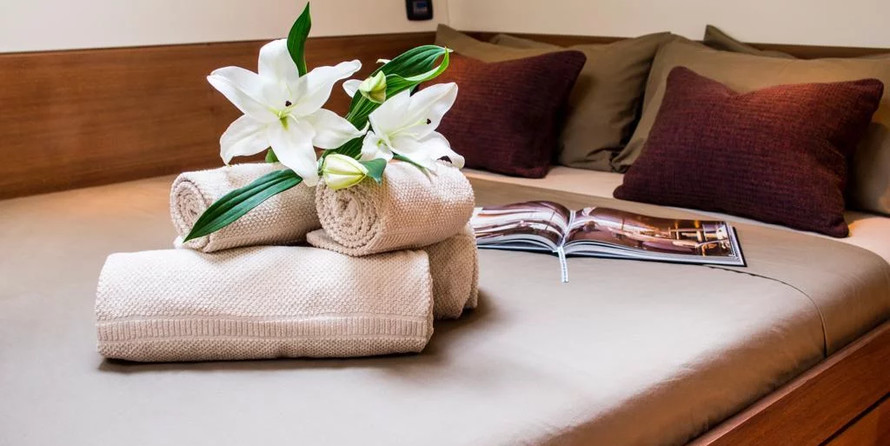 100 ft Length Luxury Yacht