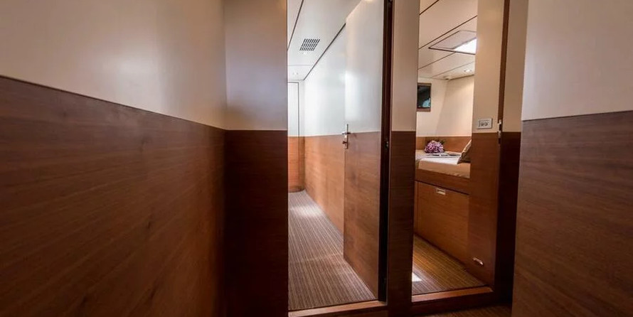 100 ft Length Luxury Yacht