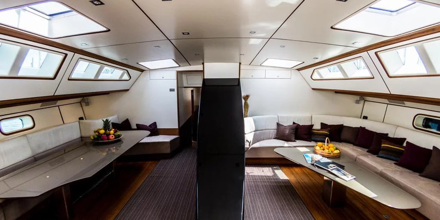 100 ft Length Luxury Yacht