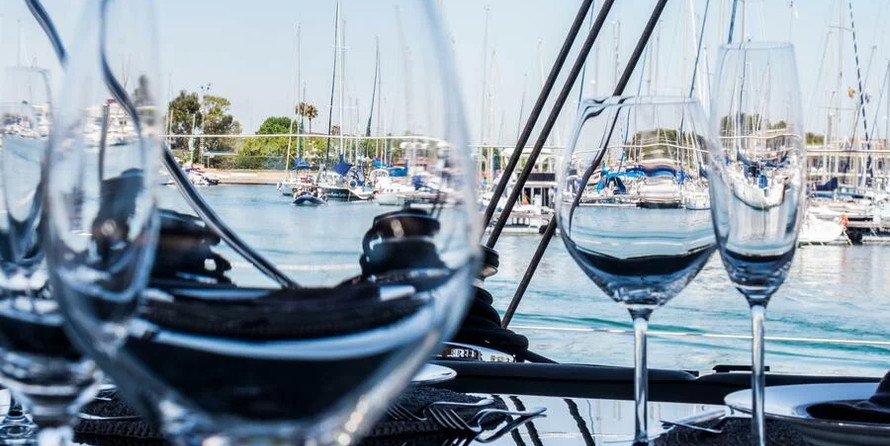 100 ft Length Luxury Yacht