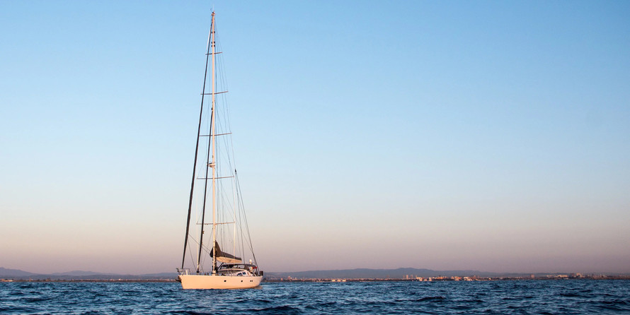 100 ft Length Luxury Yacht