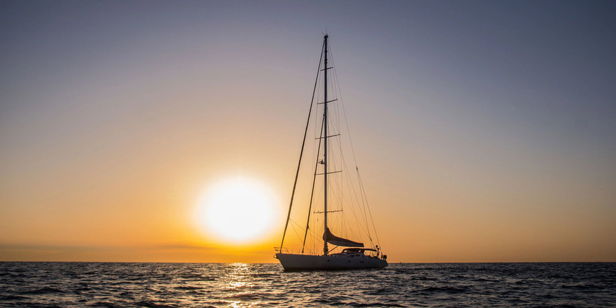 100 ft Length Luxury Yacht