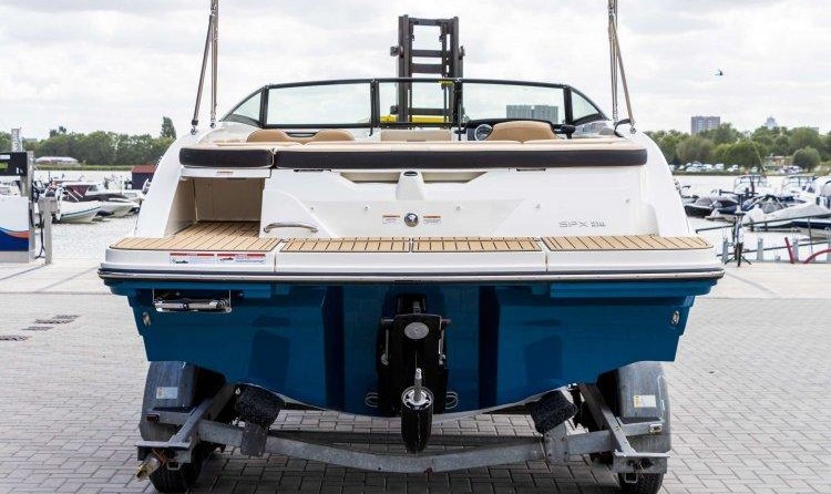 Sea Ray SPX 210
