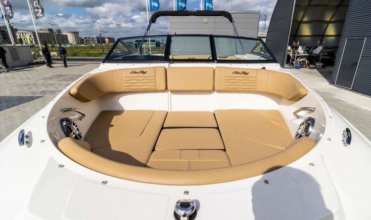 Sea Ray SPX 210