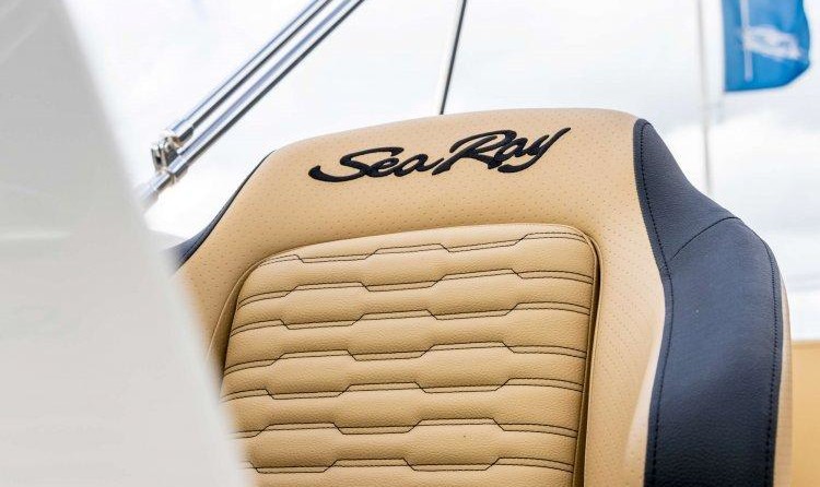 Sea Ray SPX 210