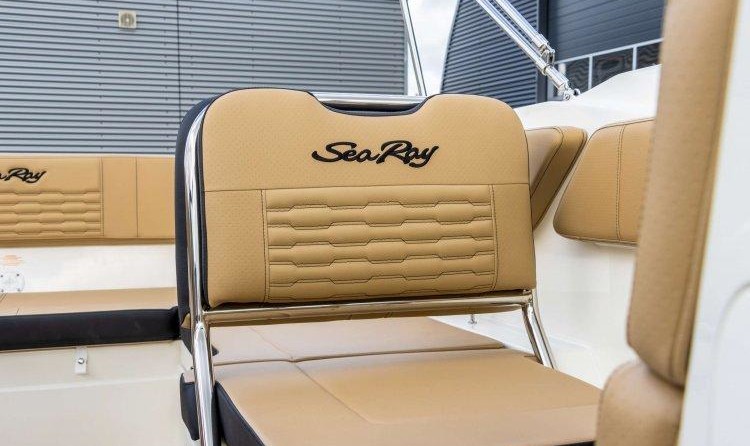 Sea Ray SPX 210