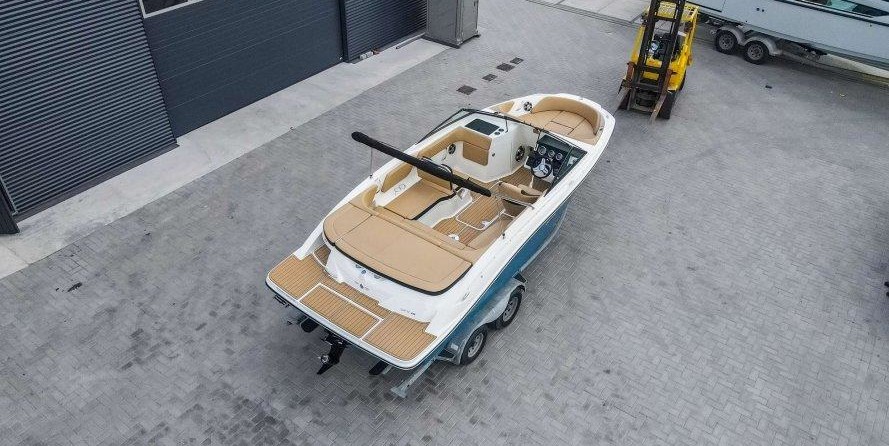 Sea Ray SPX 210