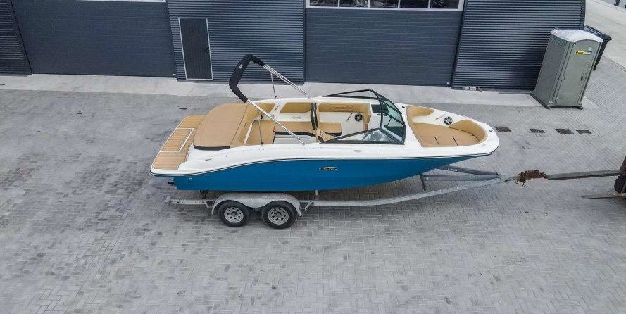 Sea Ray SPX 210