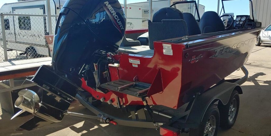 Tracker Targa V-18 WT