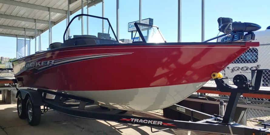 Tracker Targa V-18 WT