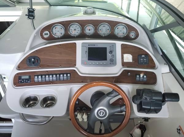 Chaparral 330 Signature