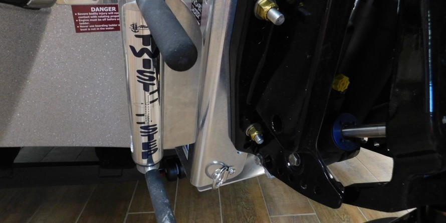 Lund Boats 1875 Pro-V Bass