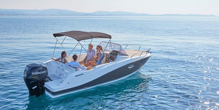 Quicksilver Activ 675 Sundeck