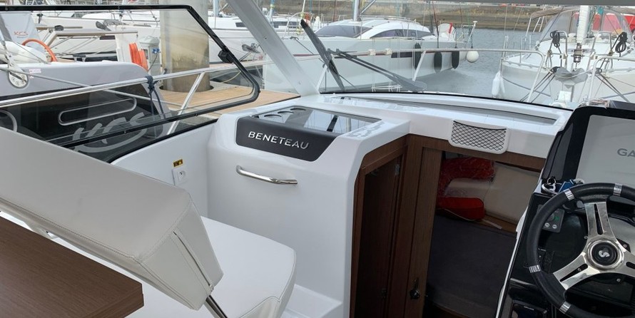 Beneteau Antares 9 OB