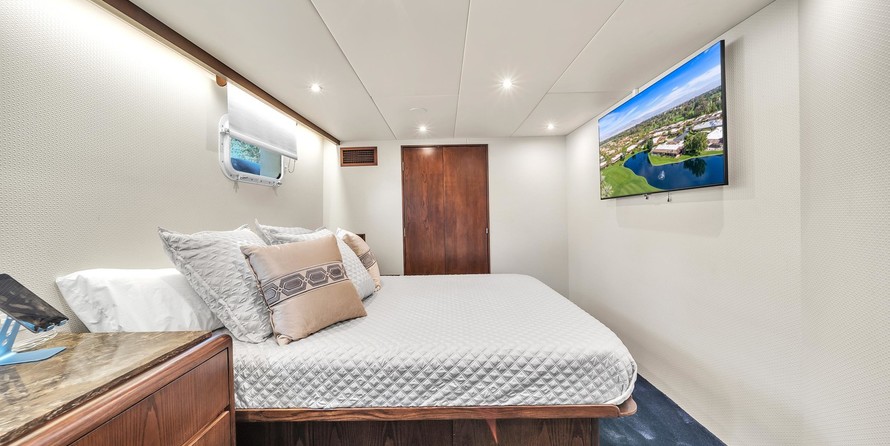 Broward Raised Pilothouse