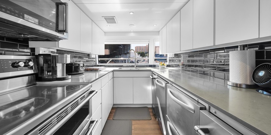 Broward Raised Pilothouse