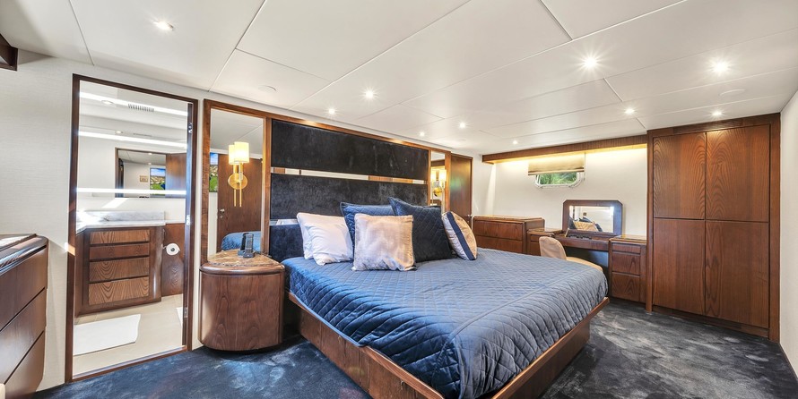 Broward Raised Pilothouse