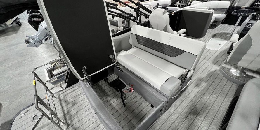 Hinckley Center Console 29