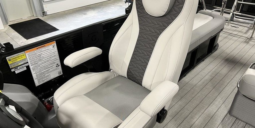 Hinckley Center Console 29