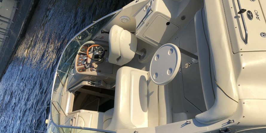SeaRay 240 Sundancer