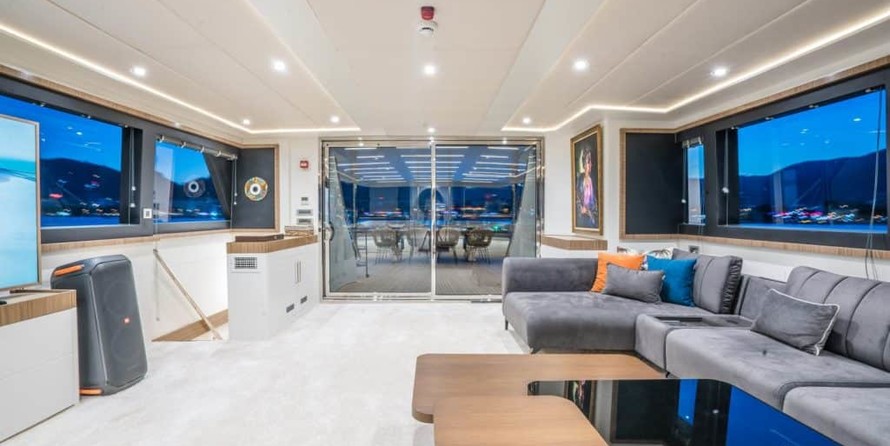 Motoryacht Deepwater