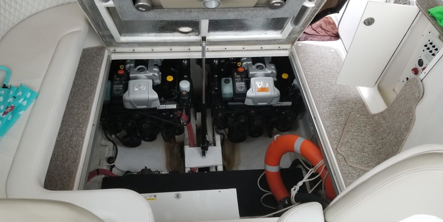 Chaparral 370 Signature Cruiser