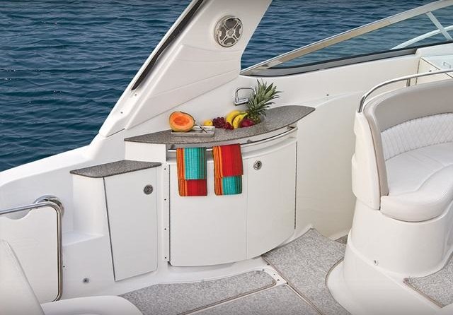 Chaparral 370 Signature Cruiser