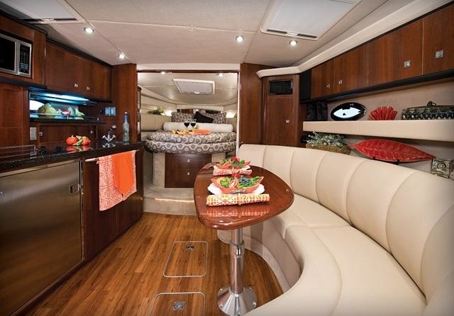 Chaparral 370 Signature Cruiser