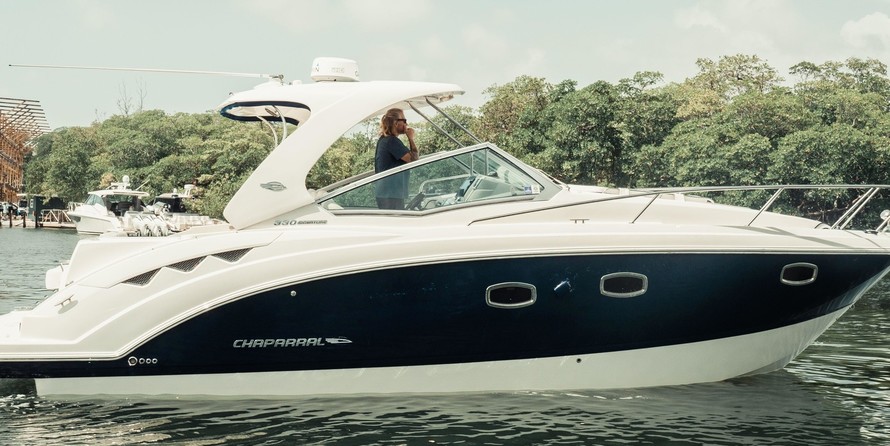 Chaparral 330 Signature