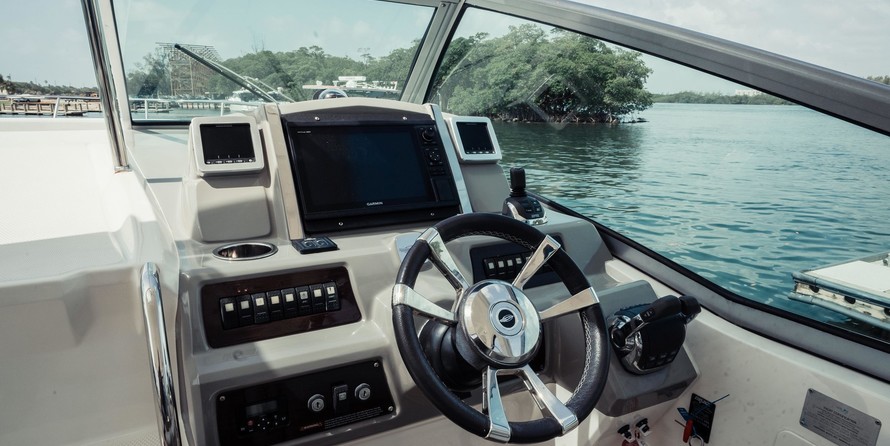 Chaparral 330 Signature