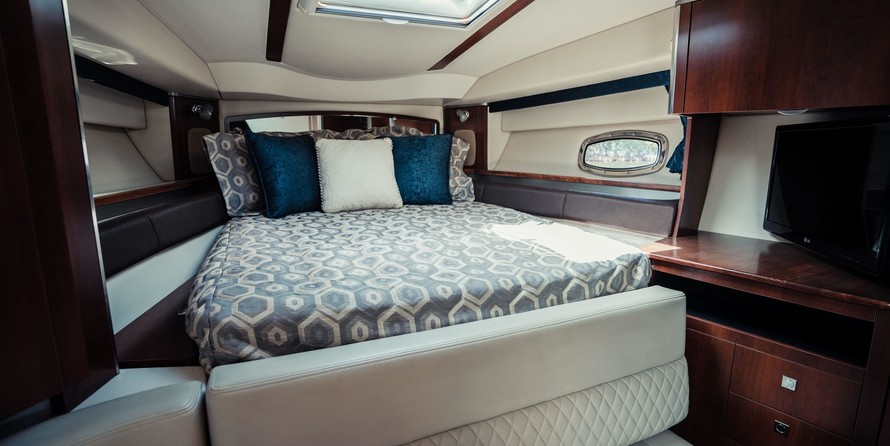 Chaparral 330 Signature
